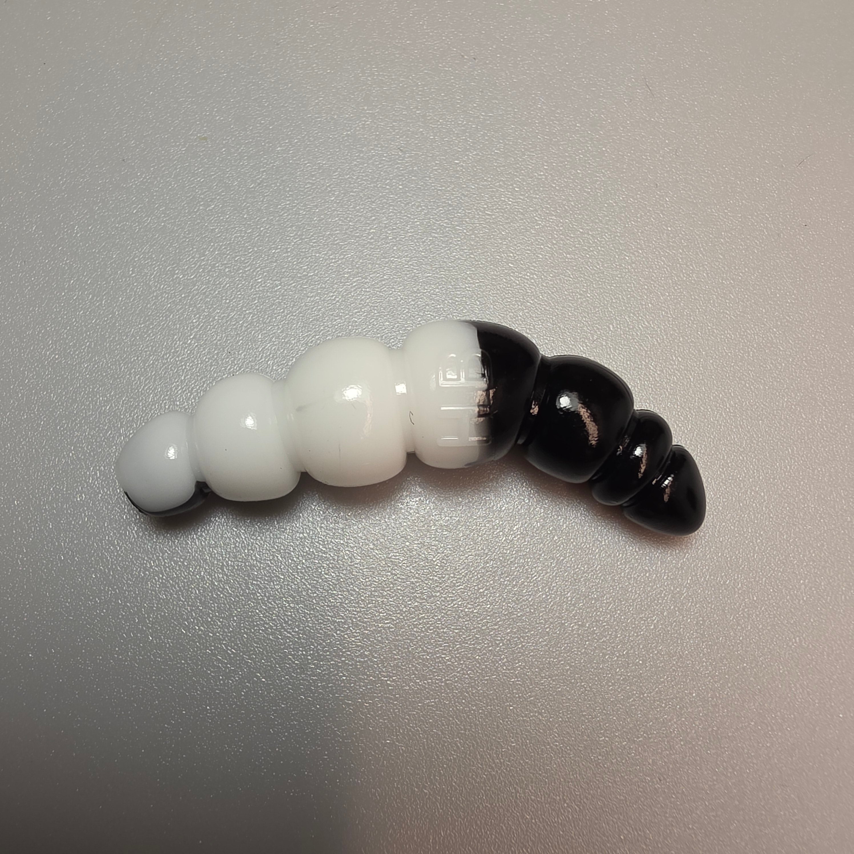 Magnum Medium Black & White 45 mm · 2.2 g